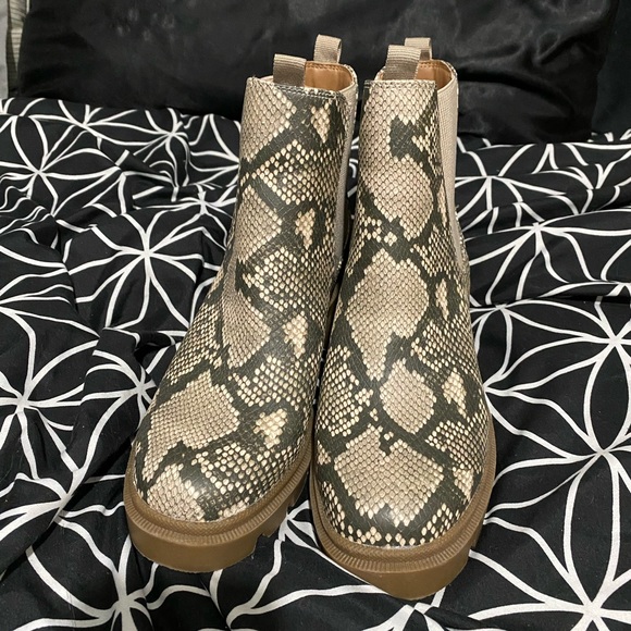Brand new target booties size 8.5 - Picture 5 of 5